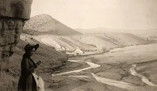 Looking up Caliente Rio at the Hot Springs, photo by Dana B. Chase, 1884–1892