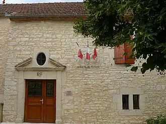 The town hall in Montgesty