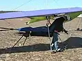 With full fuel the motorised harness weighs around 15&nbsp;kg more than a standard hang gliding harness