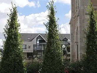 The town hall in Ormes