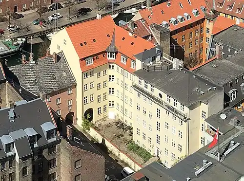 The building with its side wing and courtyard seen from the top of the Church of Our Saviour.