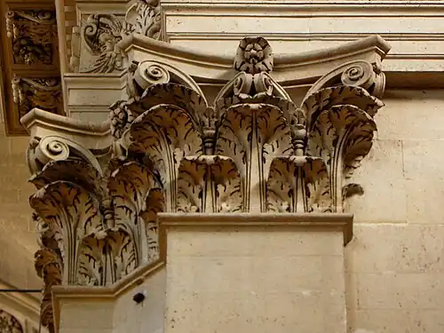 Decoration of a column capital