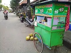 An es kelapa muda street vendor