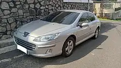 Sedan (pre-facelift) front view