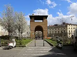 Porta alla Croce in Piazza Beccaria