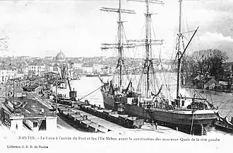 The former Île Mabon before it was leveled in 1902, facing the Quai Marquis-d'Aiguillon.