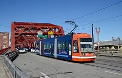 A streetcar on the Broadway Bridge in 2016