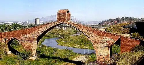 Pointed arch of the Spanish Sant Bartomeu Bridge or Puente del Diablo (1282) — one of many Devil's bridges, mainly found around Europe