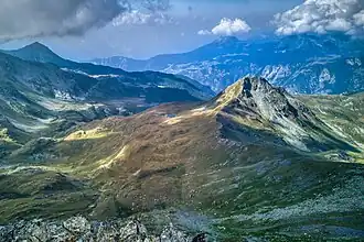 View of Mount Tantané (on the left) from Becca Trecare&nbsp;[it]. On the right, the Punta Falinère and the Falinère lake