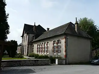 The town hall and school in Saint-Étienne-aux-Clos