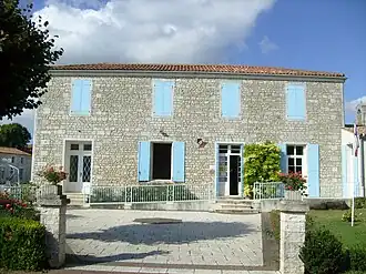 The town hall in Sainte-Gemme