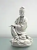 A Tek-hòe porcelain sculpture of a sitting Guanyin (17th century)