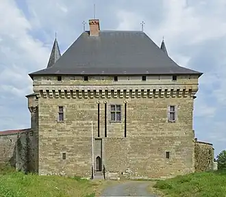 Château de Sigournais&nbsp;[fr]