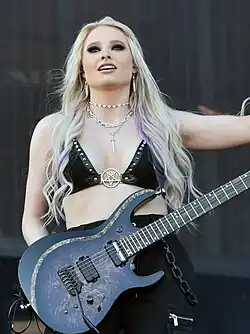 Lloyd performing with Machine Gun Kelly in 2023