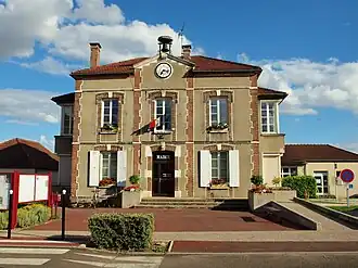 The town hall in Soucy