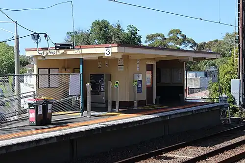 Station building on Platform 3 at Canterbury station