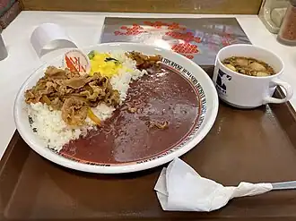 Beef curry with omelette