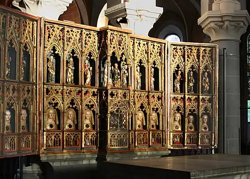 Gothic&nbsp;– Reliquary altarpiece with Saint Ursula, c. 1325, gilded and painted wood, Abteikirche Marienstatt, Streithausen, Germany[27]