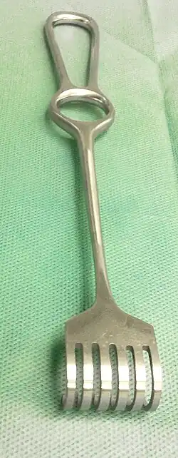 Volkmann retractor (informally known as "rake")