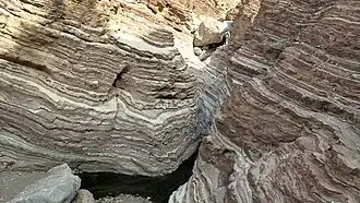 Wadi Danhah - Wadi Zanhah - Gorge and stratified rocks