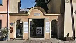 Inner courtyard with exit to Szeroka Street