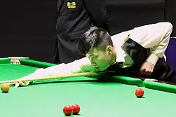 Zhao Xintong playing a shot.