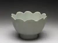 Warming Bowl in the Shape of a Flower with Light Bluish-green Glaze, Ru ware